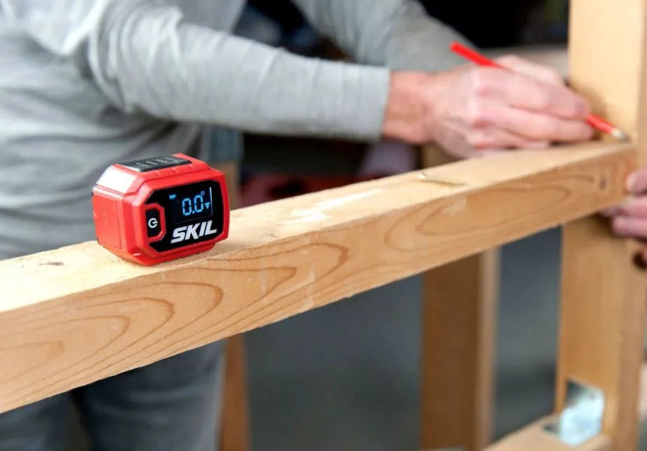 Skil 1900 AA Digital Line Laser Level - Precision Leveling Tool with Magnetic Edge & Protractor Base - 3 Year Warranty