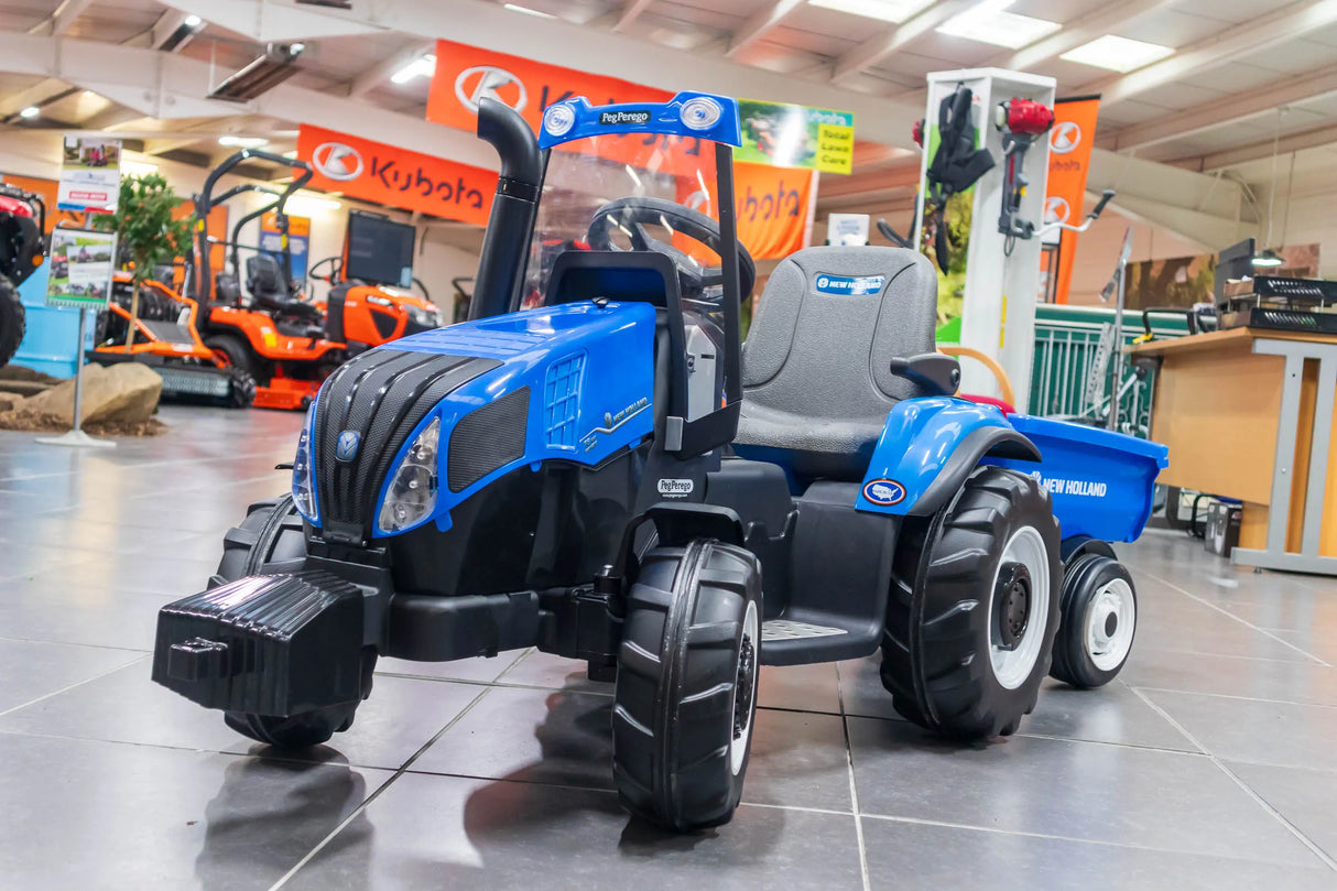 Peg Perego New Holland T8 Tractor & Trailer