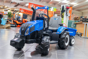 Peg Perego New Holland T8 Tractor & Trailer