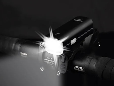 RAVEMEN LR800P Front Bike Light - Curved Lens, Battery Runtime Extension, Multiple Brightness Modes