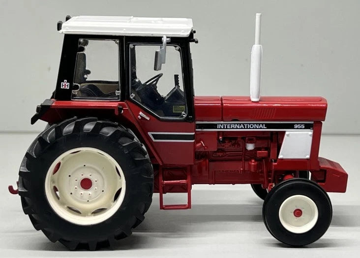 International 955 2WD Model Tractor 1:32 Scale by Replicagri