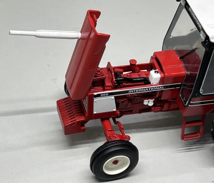 International 955 2WD Model Tractor 1:32 Scale by Replicagri