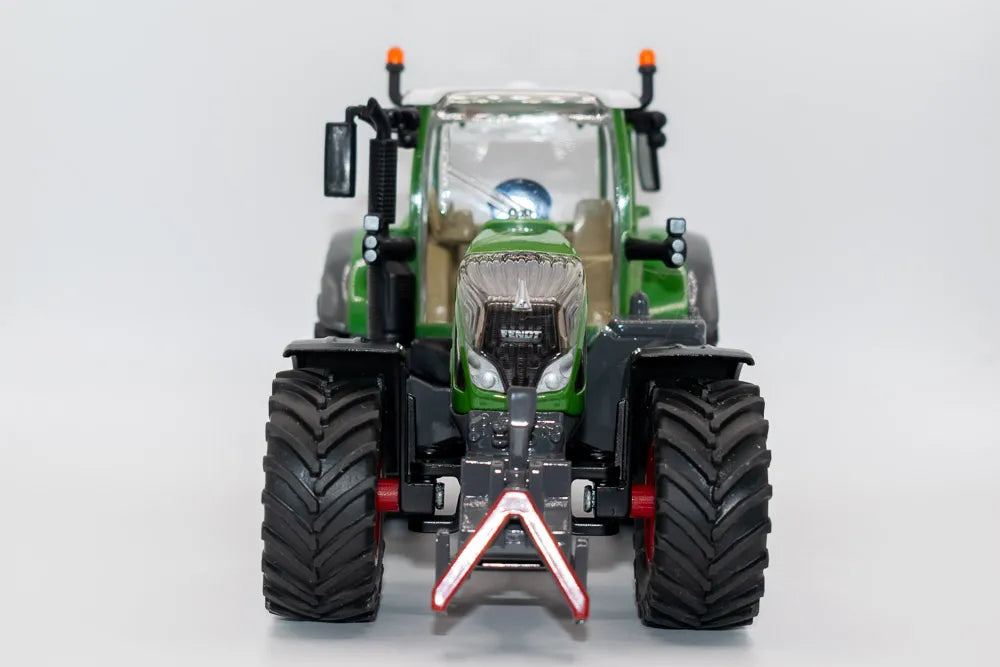 SIKU Fendt 724 Vario - Authentic 1:32 Scale Model Tractor