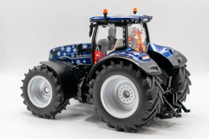 Siku New Holland Christmas tractor