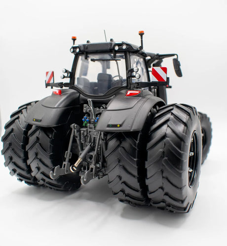 Valtra S416 Unlimited with double wheels matt black Model Tractor 1:32 Scale Die-Cast 4WD by Universal Hobbies
