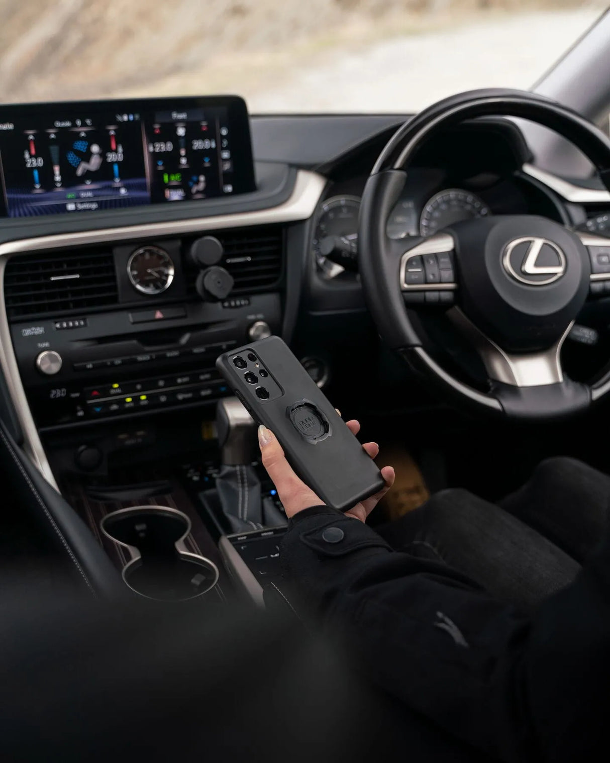 Quad Lock Vent Car Mount with Wireless Charging QLKMVNT - Secure Phone Mount for Optimal Viewing