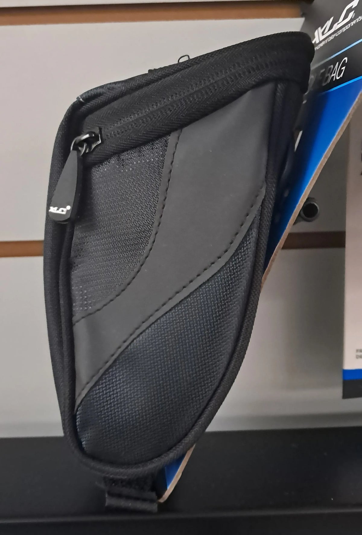XLC Saddle Bag Large 0.8 L - Durable Saddle Mount Bag for Bikes