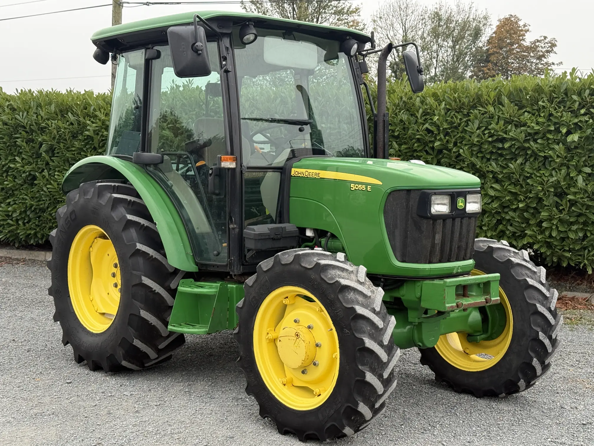 John Deere 5055E