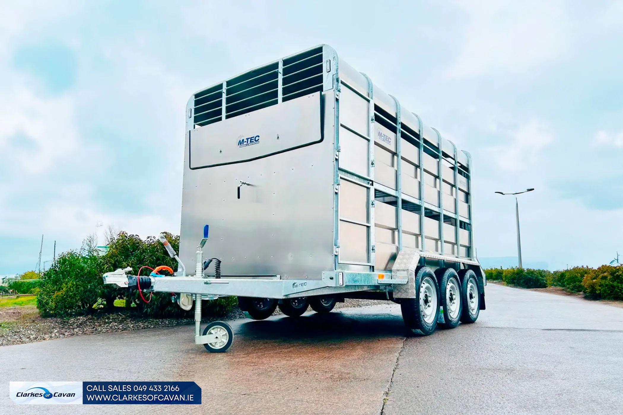 M-Tec 12ft x 6ft Tri Axle Livestock Trailer 