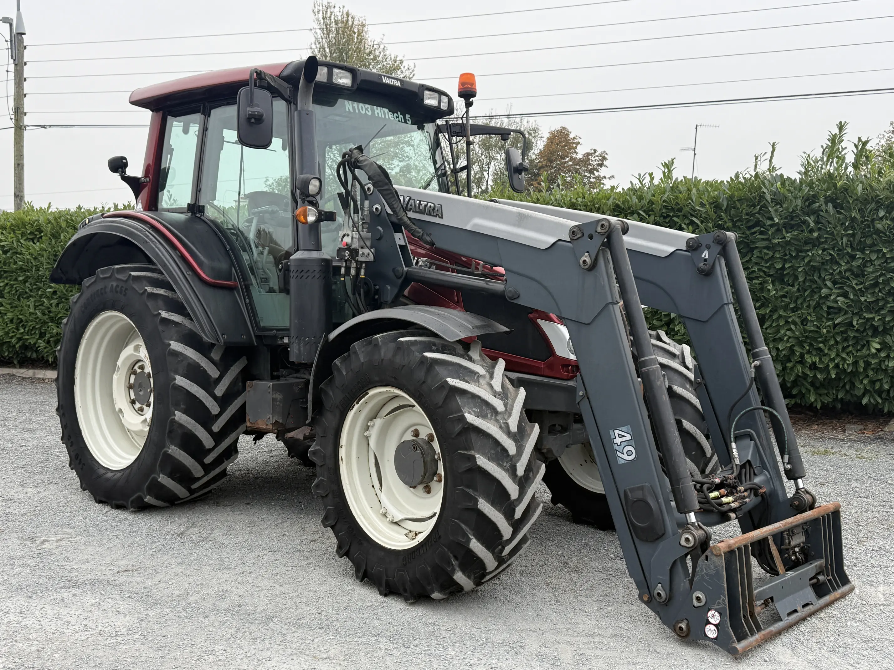 Valtra N103 HiTech 5 with Loader