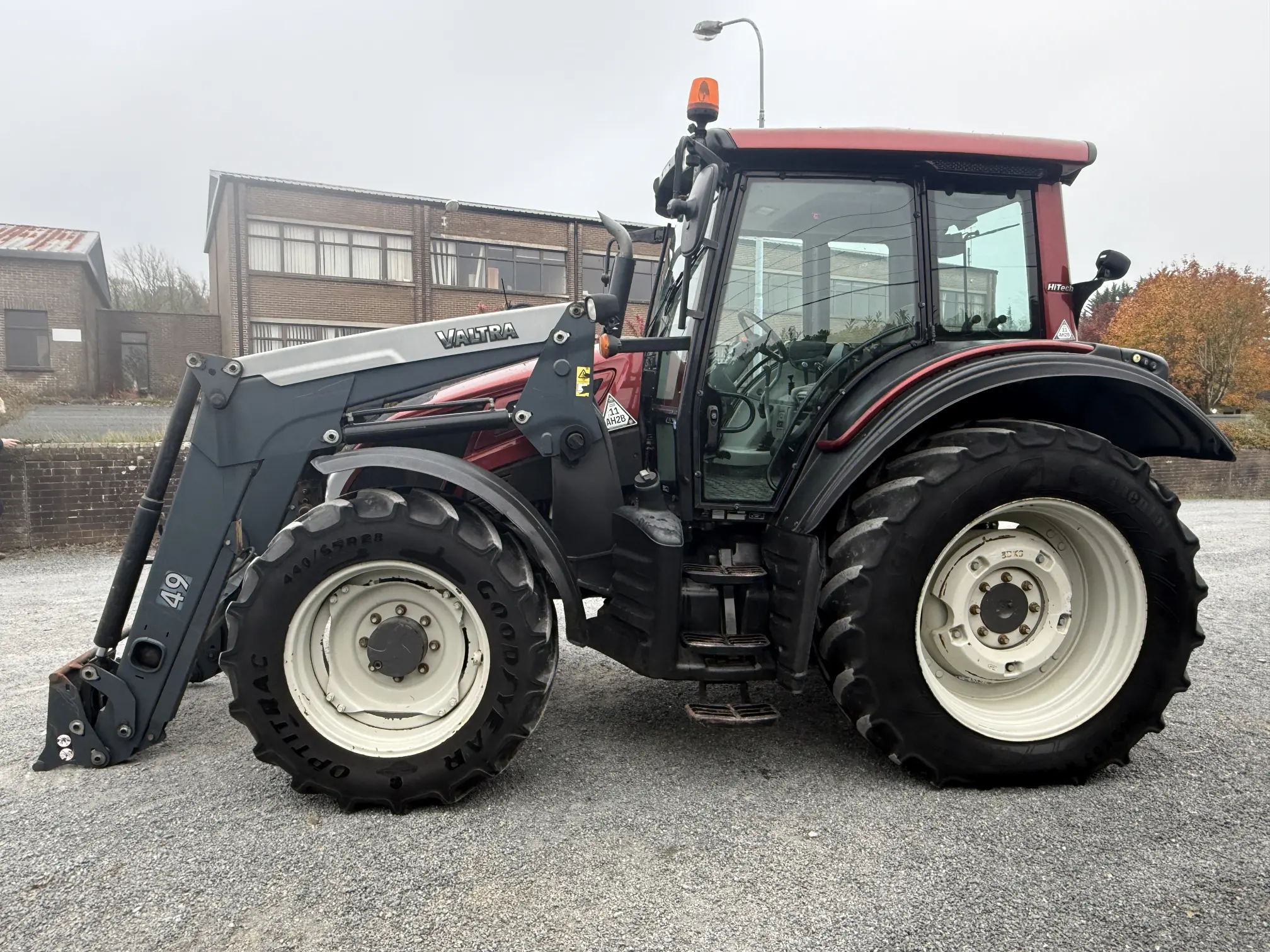 Valtra N103 HiTech 5 with Loader