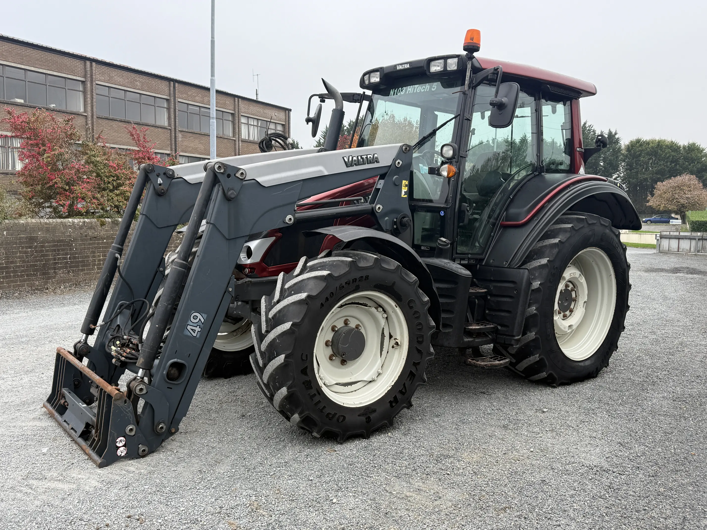 Valtra N103 HiTech 5 with Loader