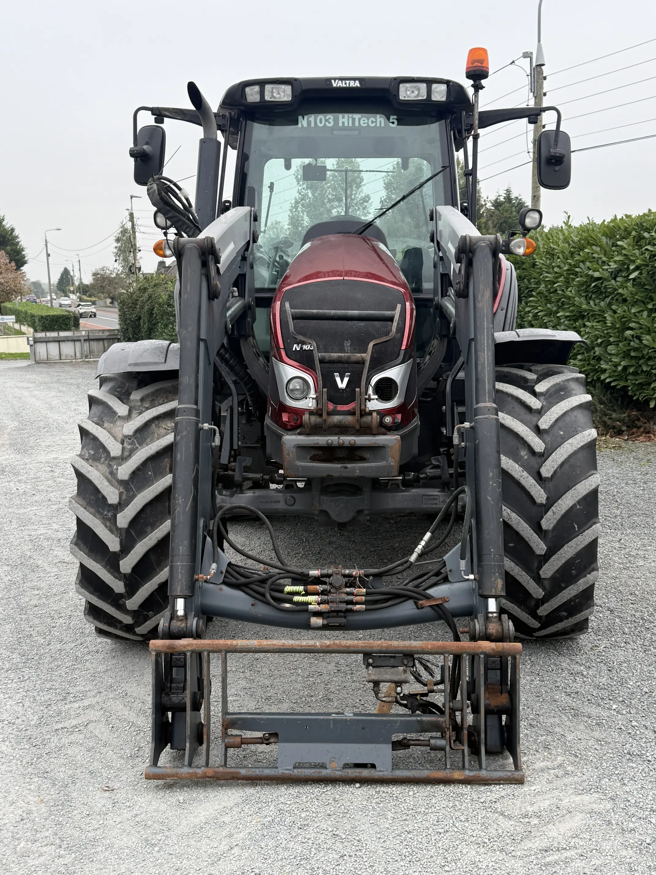 Valtra N103 HiTech 5 with Loader
