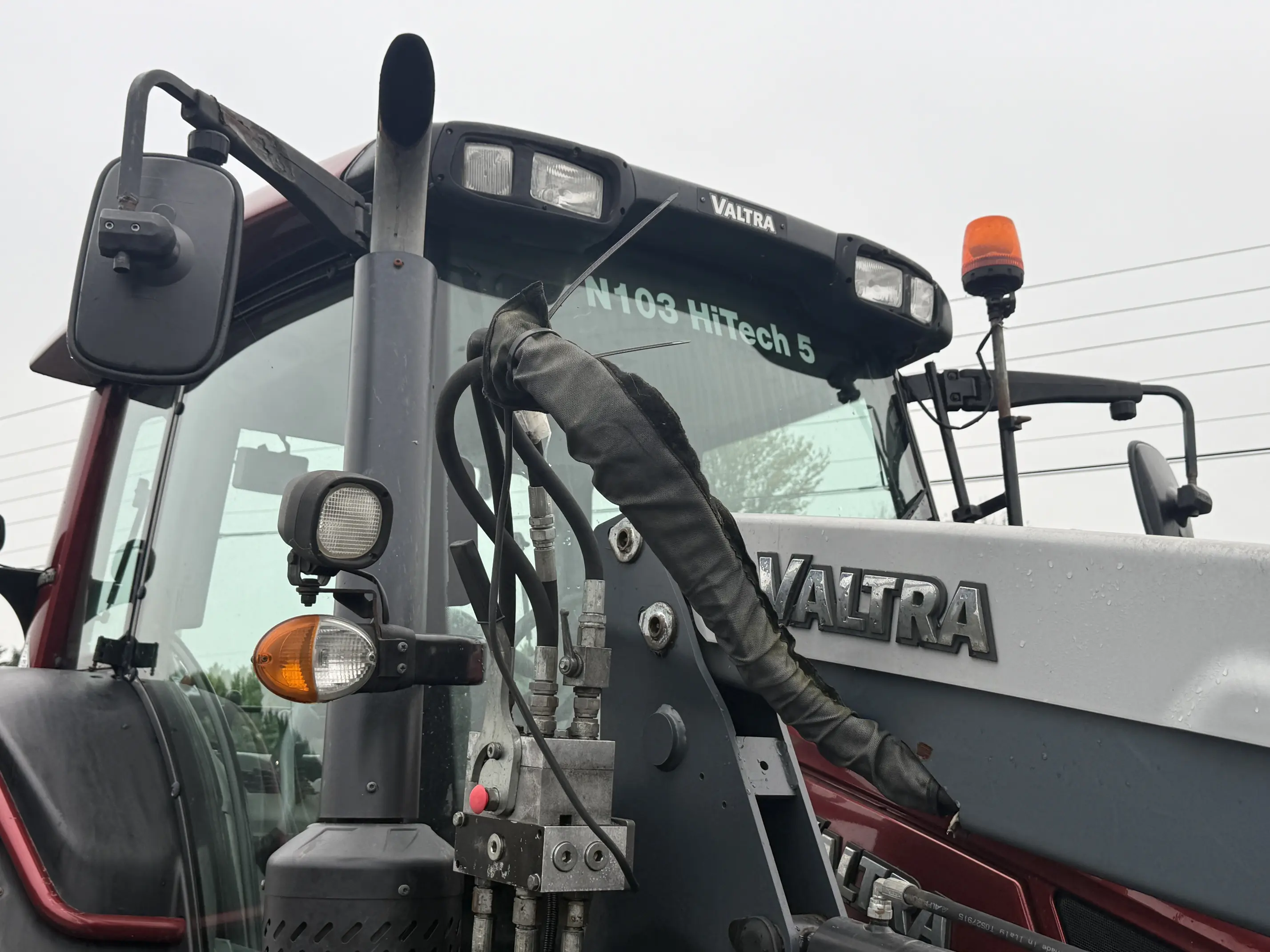 Valtra N103 HiTech 5 with Loader