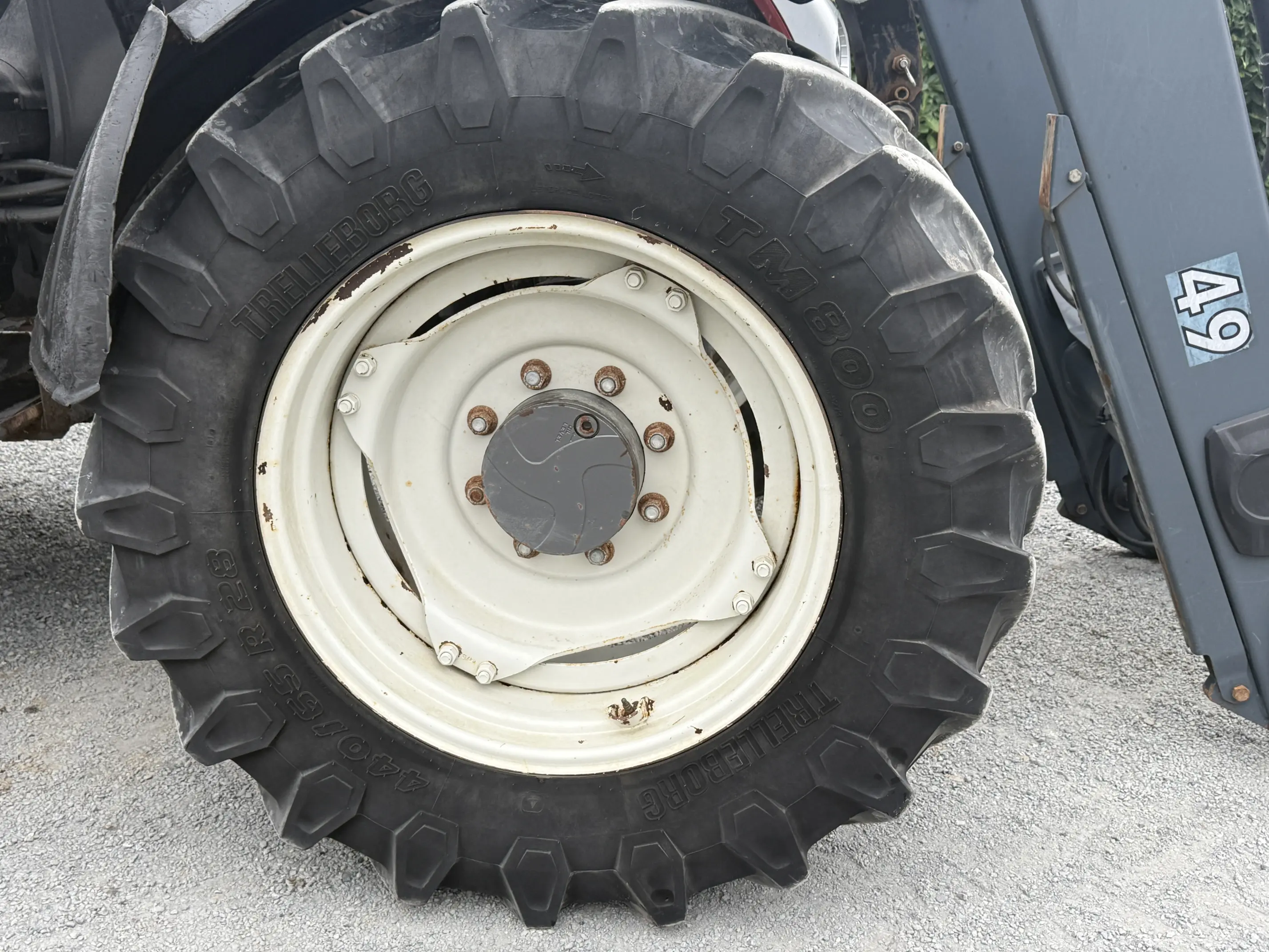 Valtra N103 HiTech 5 with Loader