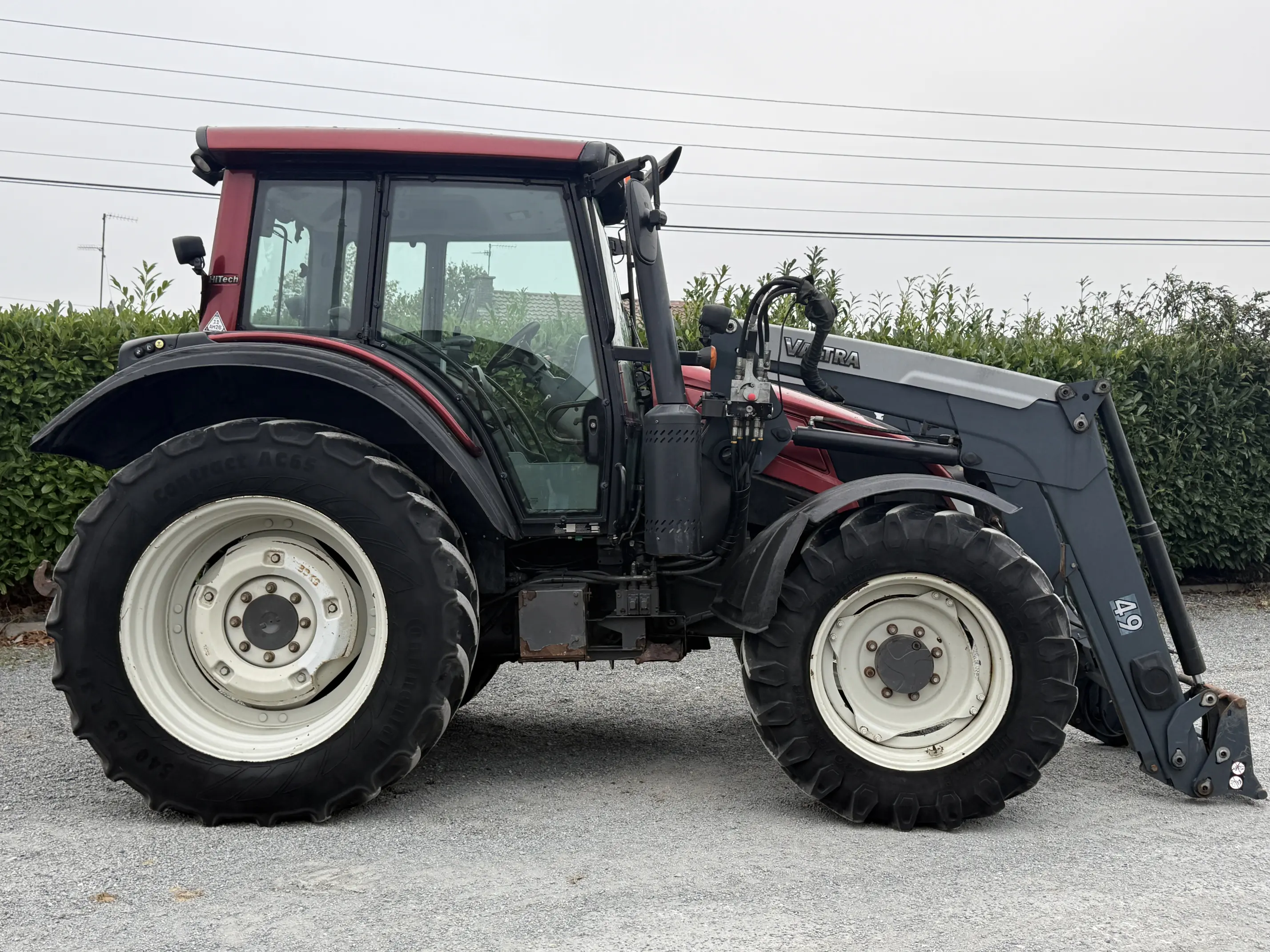 Valtra N103 HiTech 5 with Loader