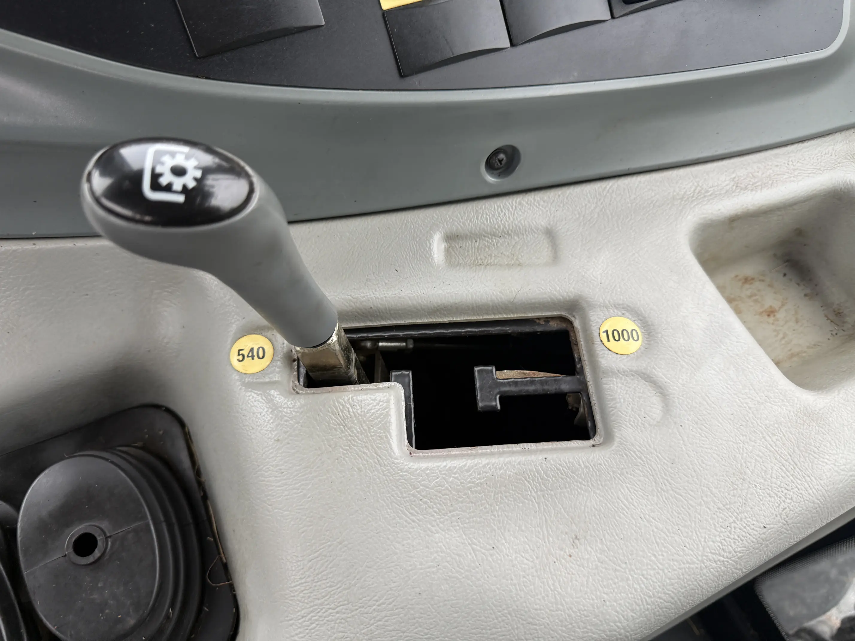 Valtra N103 HiTech 5 with Loader