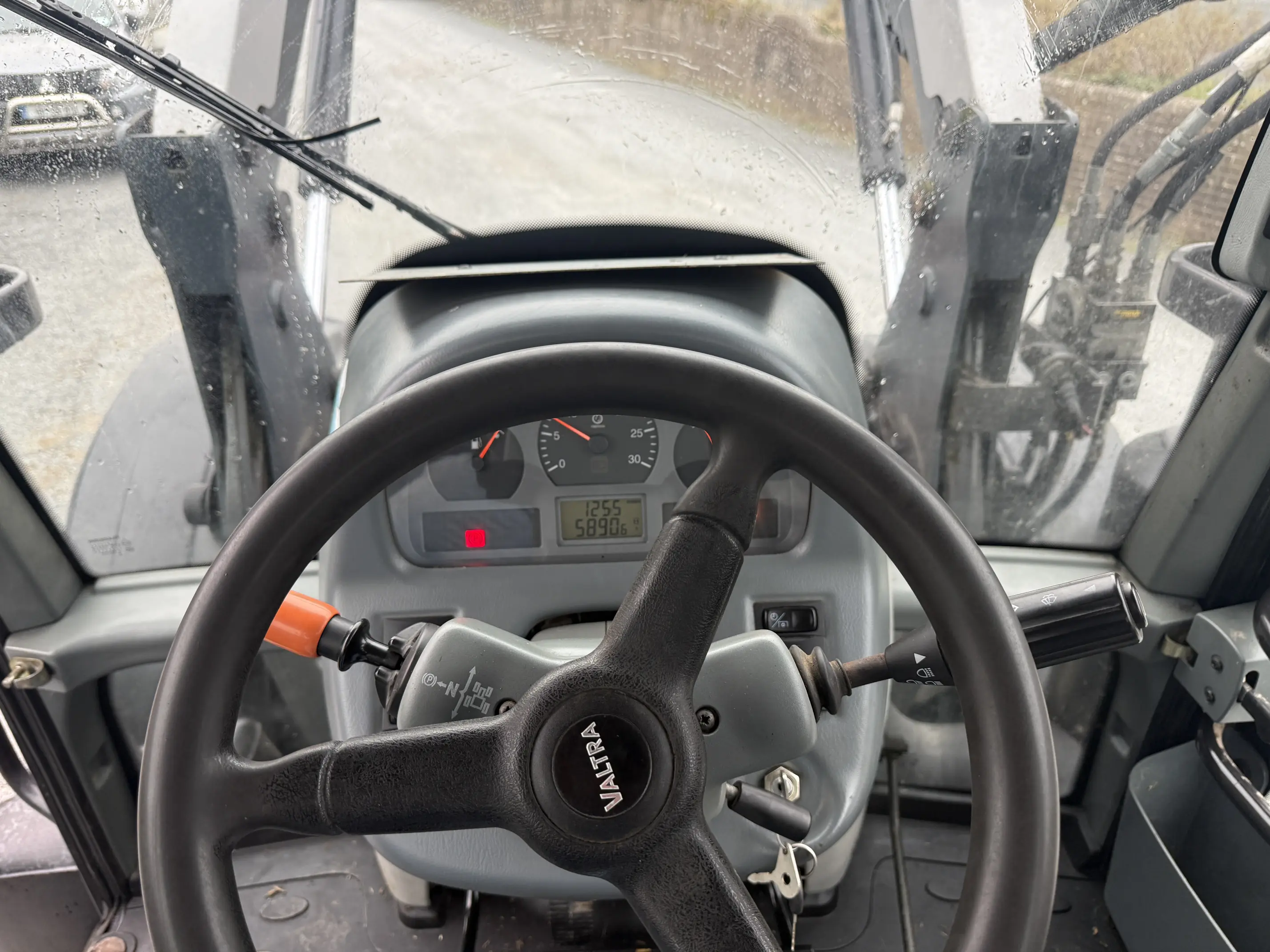 Valtra N103 HiTech 5 with Loader