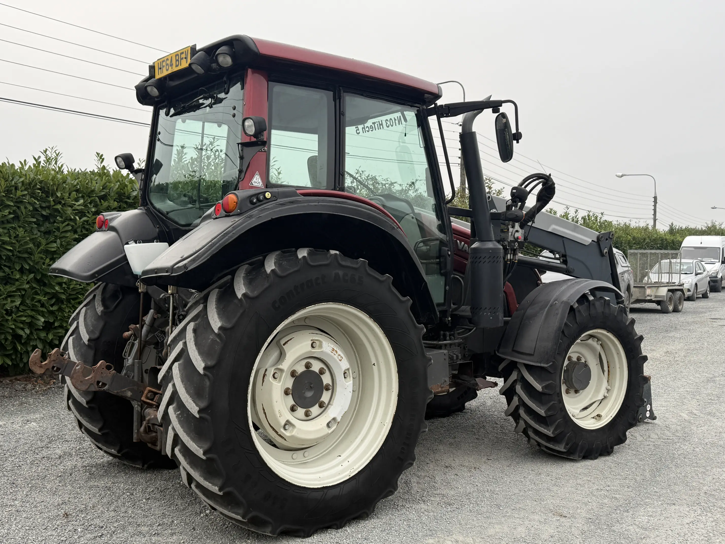 Valtra N103 HiTech 5 with Loader